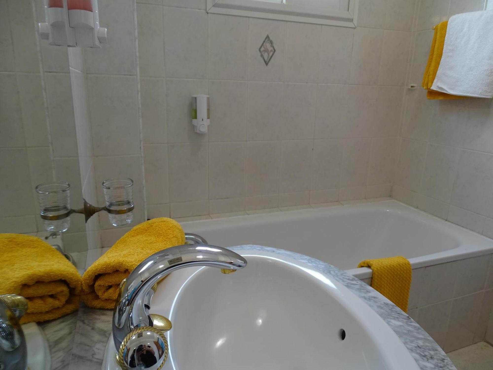 Hotel Residence Le Phoenix Сен-Пиер Екстериор снимка