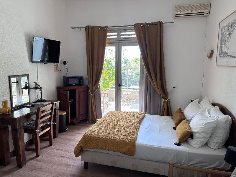 Hotel Residence Le Phoenix Сен-Пиер Екстериор снимка