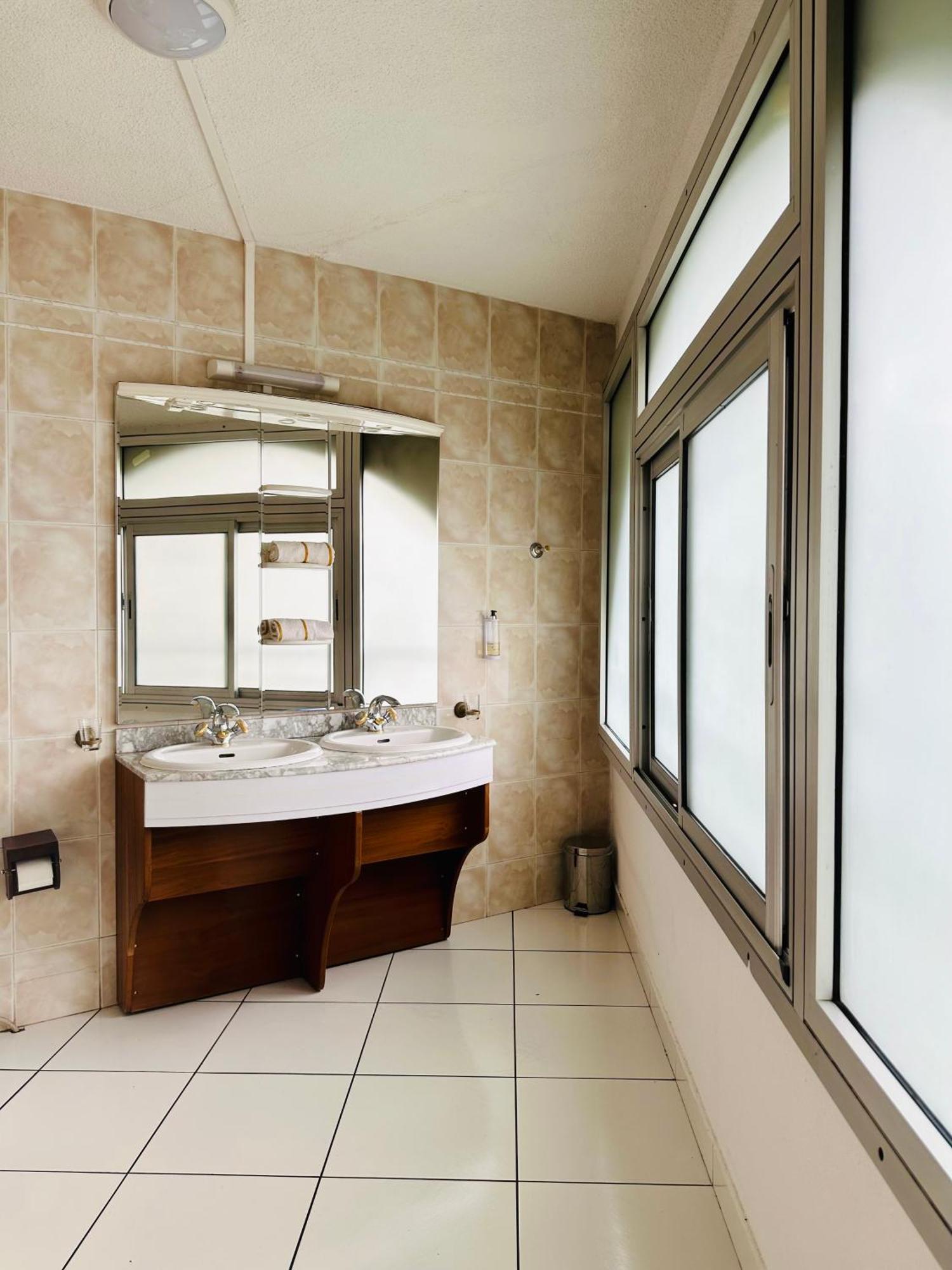 Hotel Residence Le Phoenix Сен-Пиер Екстериор снимка