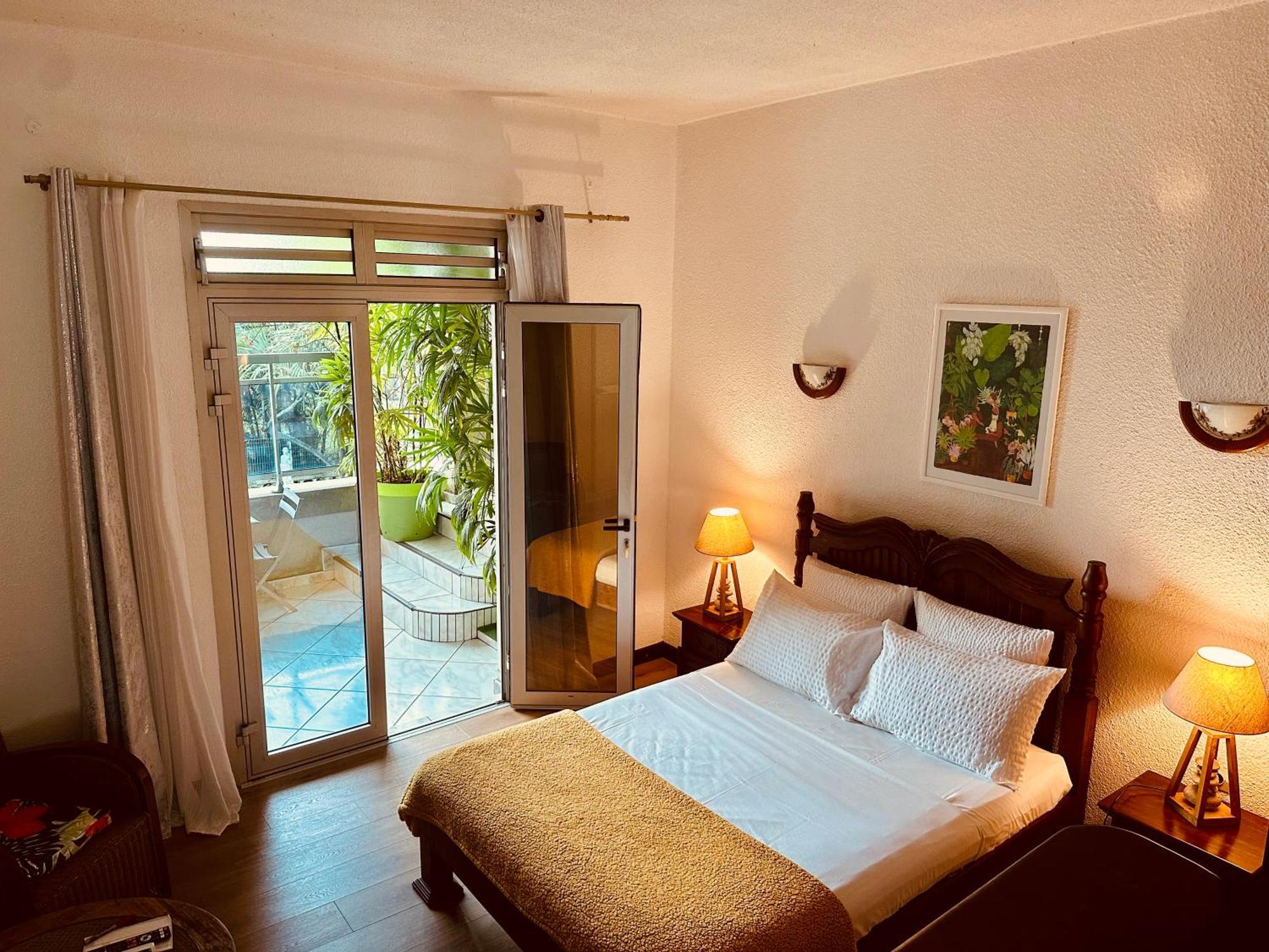 Hotel Residence Le Phoenix Сен-Пиер Екстериор снимка