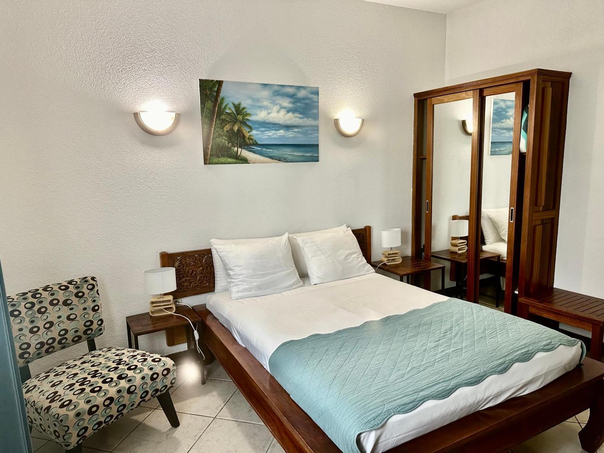 Hotel Residence Le Phoenix Сен-Пиер Екстериор снимка